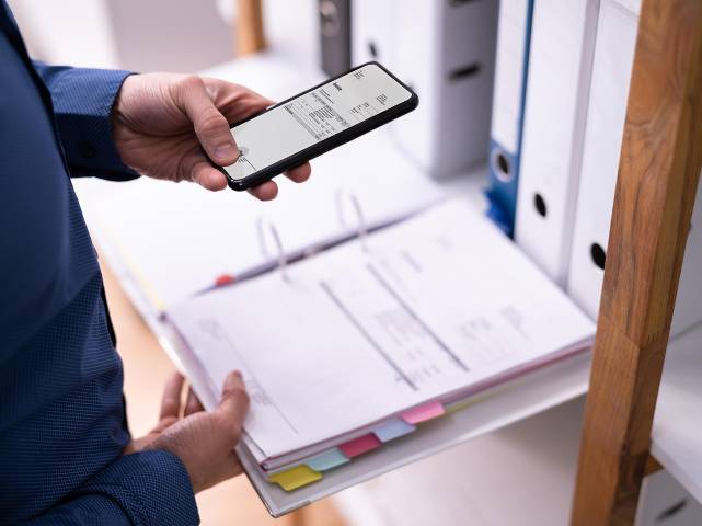 Collega ogni materiale a una commessa reale
